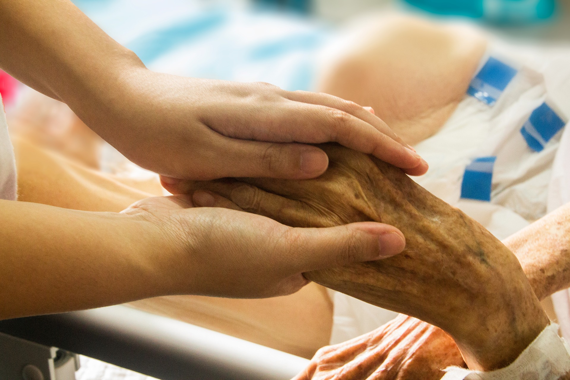 Loi n°2026-404 du 26 mai 2026 : la naissance d’un nouvel ESSMS dédié à l’accompagnement et aux soins palliatifs